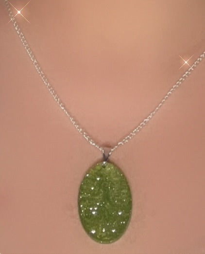 Olive green sparkle with Pendant and earrings