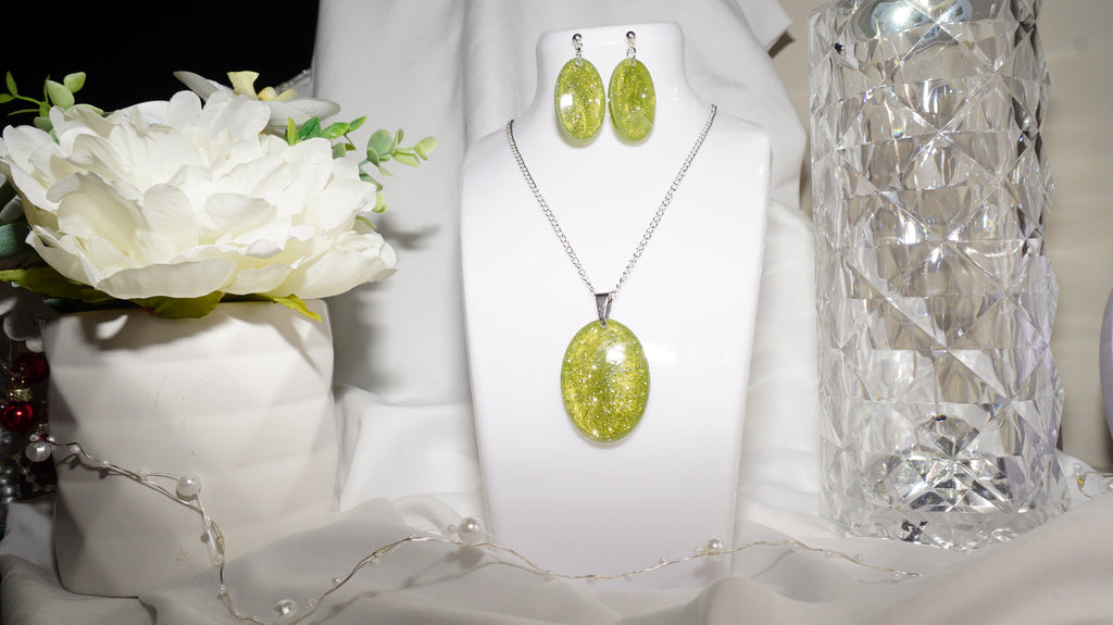 Olive green sparkle with Pendant and earrings