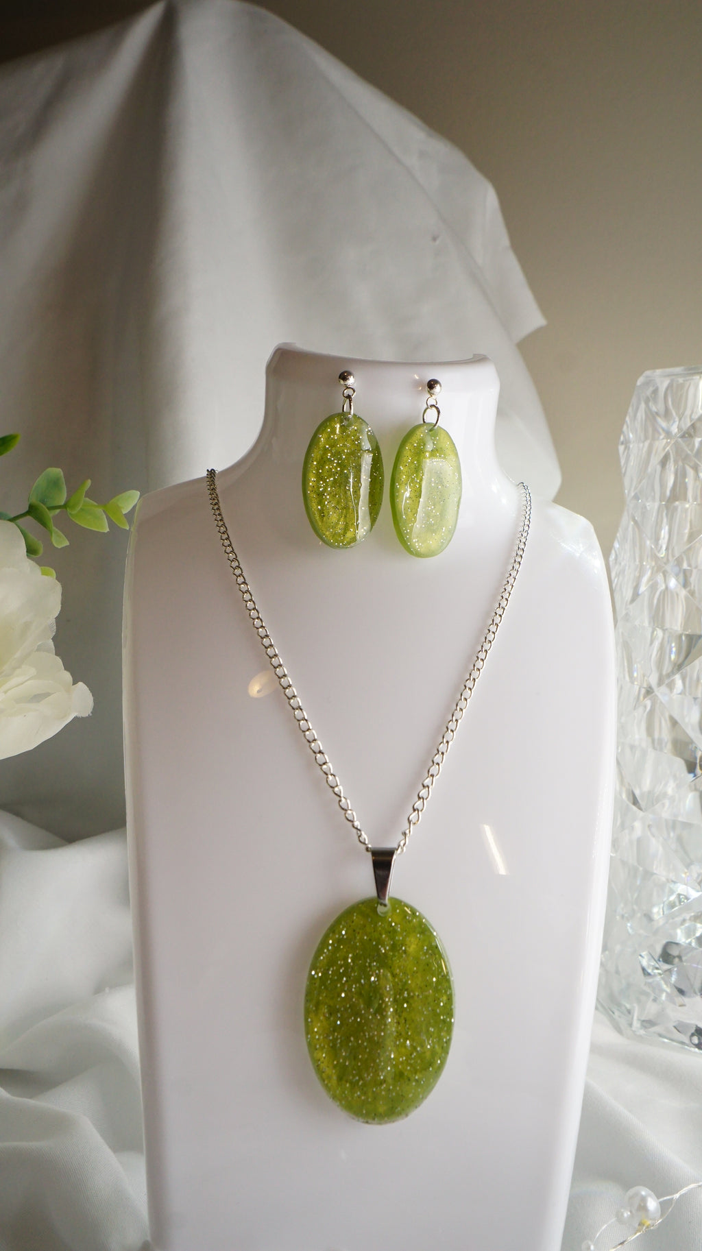 Olive green sparkle with Pendant and earrings