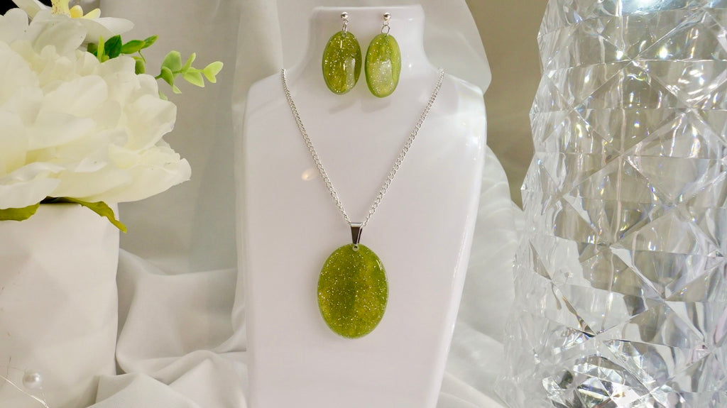 Olive green sparkle with Pendant and earrings