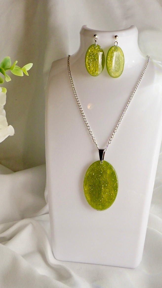 Olive green sparkle with Pendant and earrings