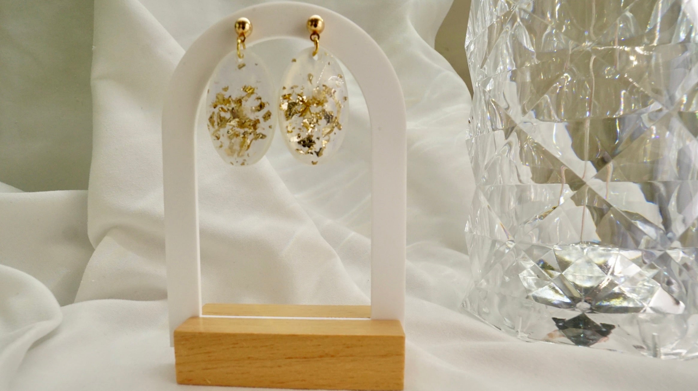 Pearl and Gold Glitter Pendant and earrings