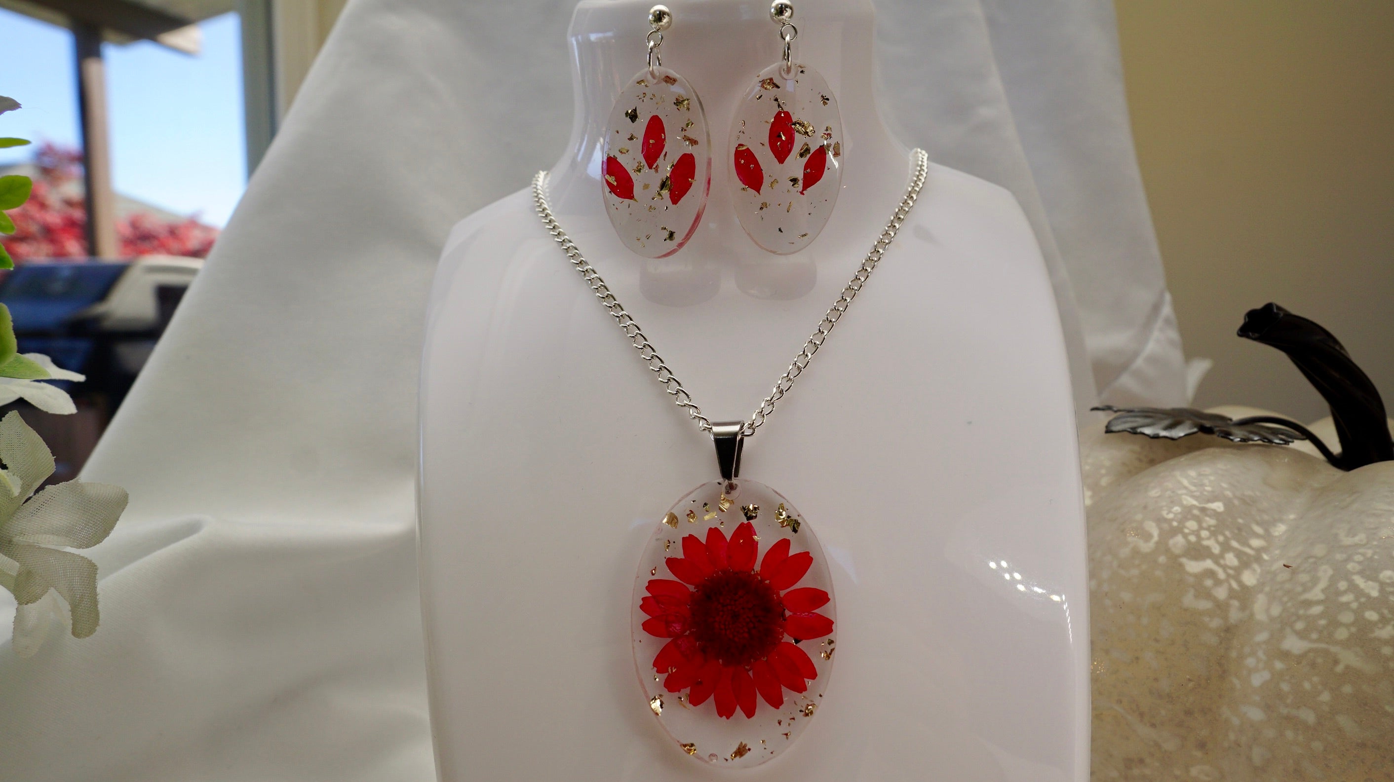 Red Flower Earrings and Pendant Set (Oval)
